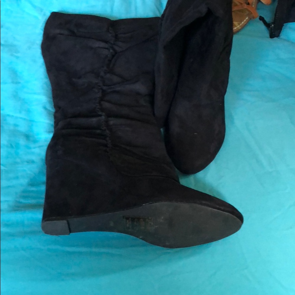 Wedged boots